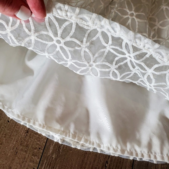 Carter's White Size 4T Floral Embroidered Sleeveleas Formal Girl's Dress EUC - Picture 5 of 10